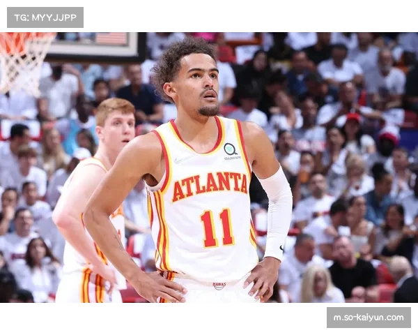 特雷·杨不惧罚款 赛场上向裁判做出不满的手势